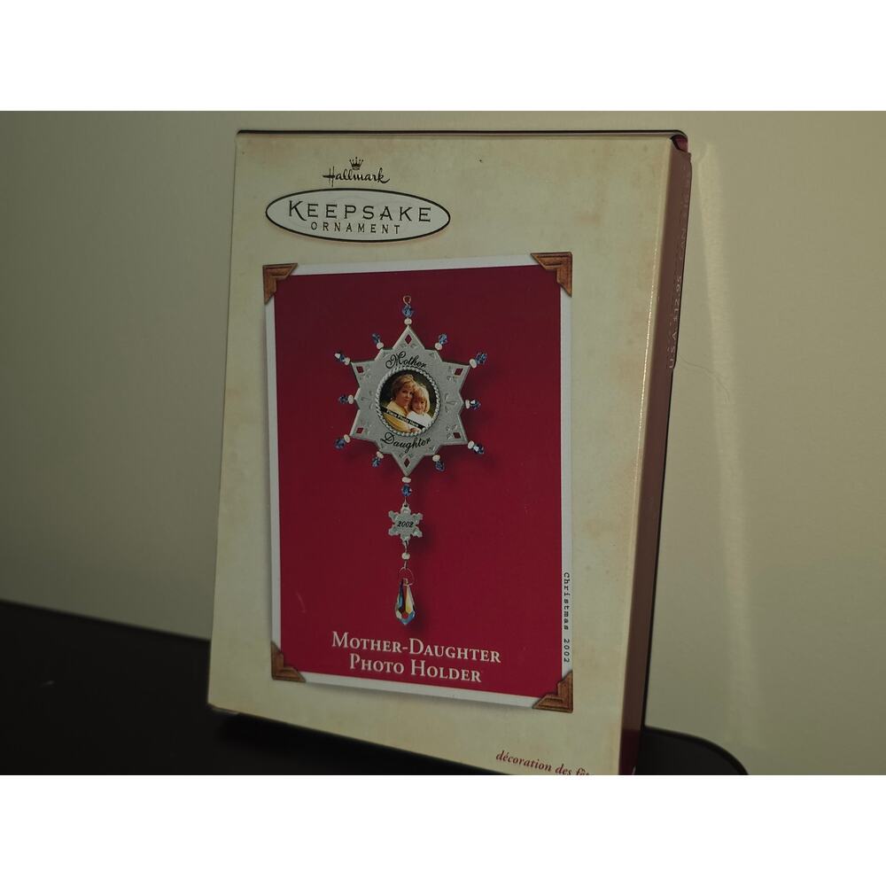 2002‎ Hallmark "MOTHER & DAUGHTER" Photo Holder Keepsake Christmas Ornament